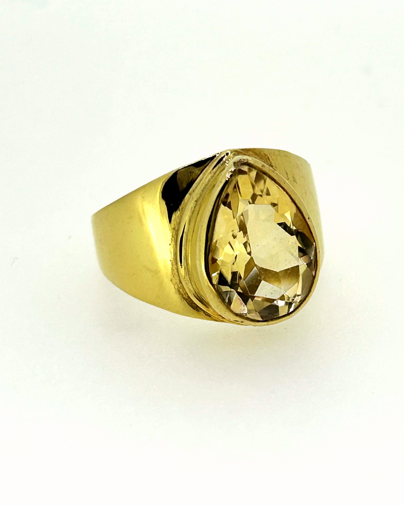Silver gilt pear-drop citrine ring, Silver gilt ring with a pear-drop citrine.