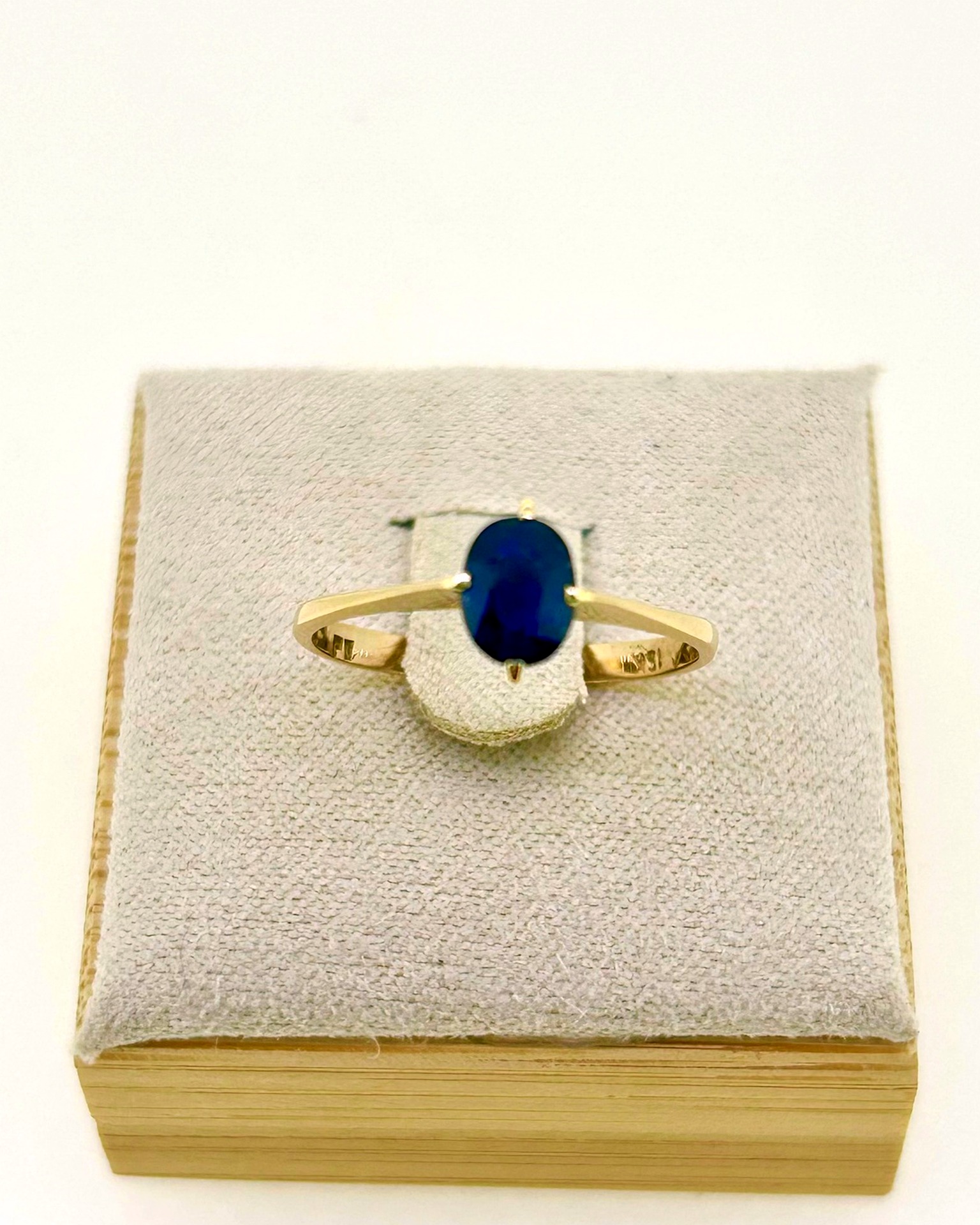 18-carat Yellow Gold Sapphire Solitaire Ring, A classic solitaire ring set with a sapphire.