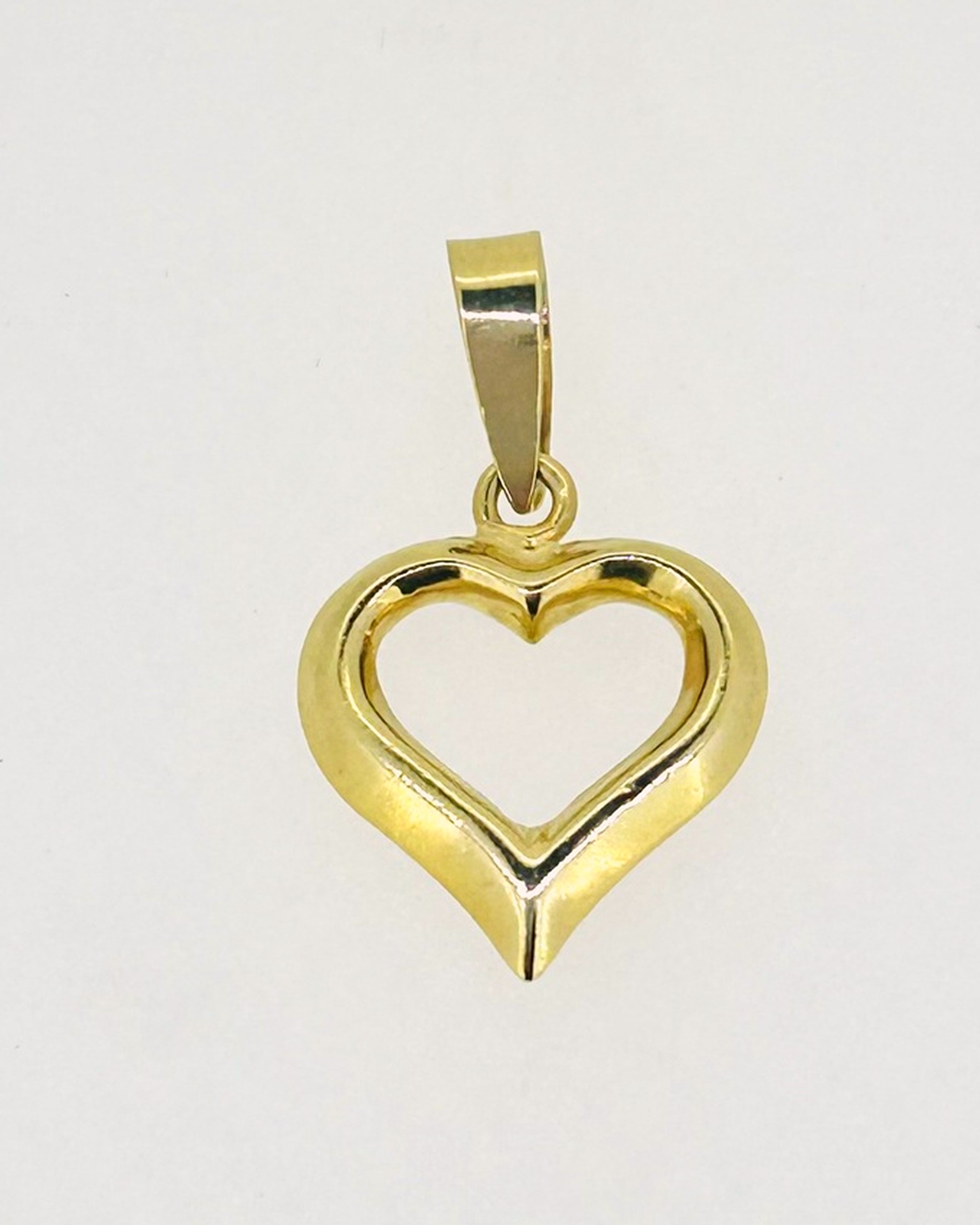 14-carat Yellow Gold Open Heart Pendant, Open heart pendant in Yellow Gold.