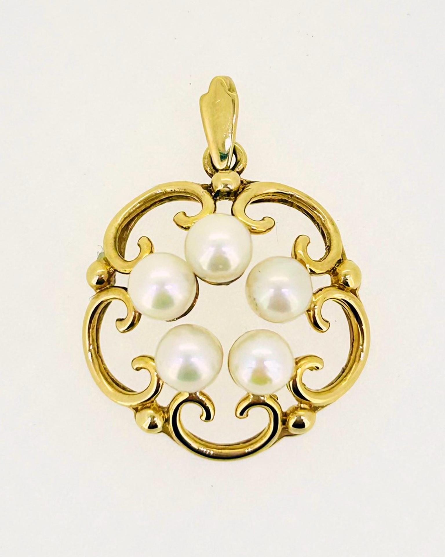9-carat Gold Cultured Pearl Pendant, A decorative pendant with five cultured pearls.
