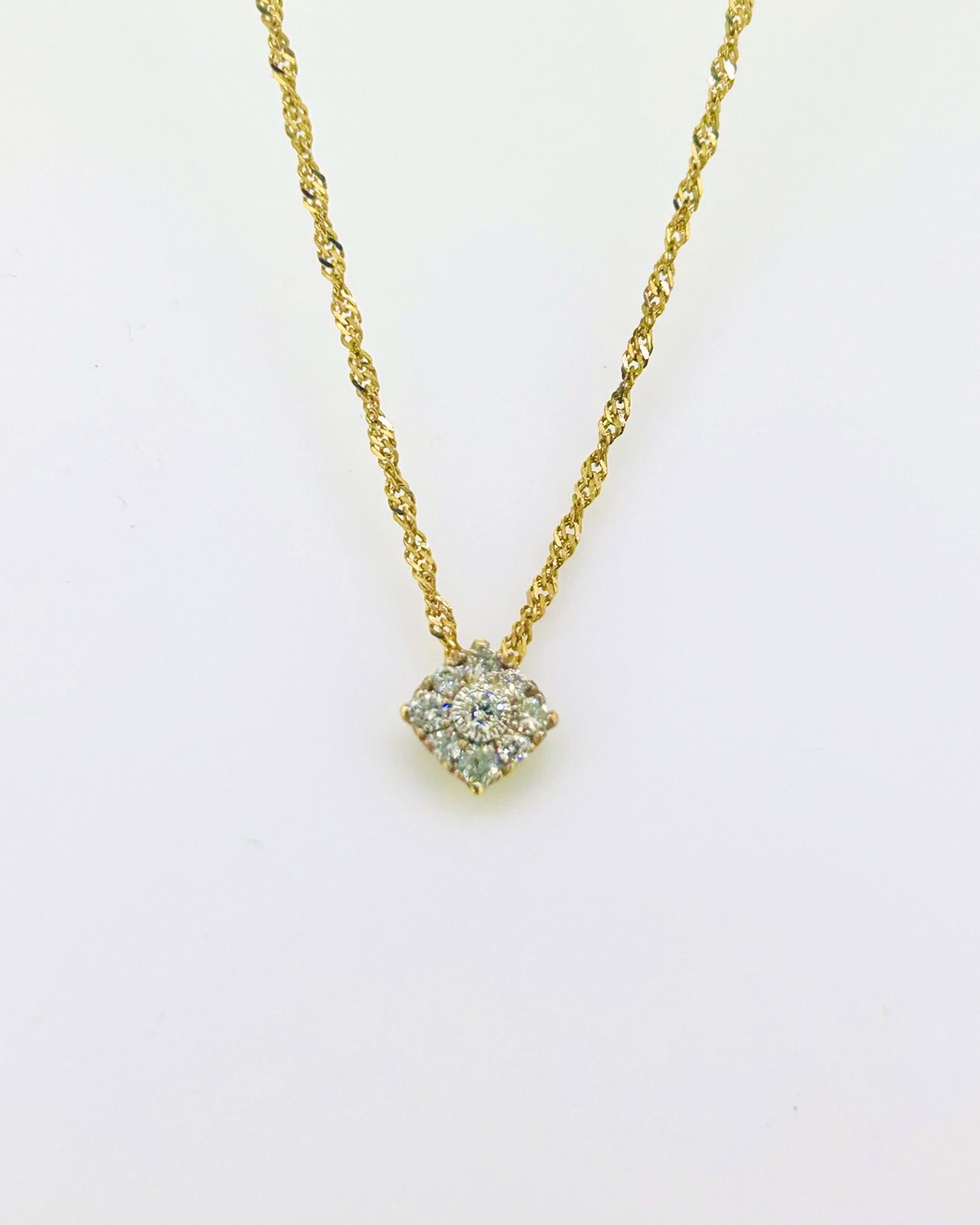 9-carat Yellow Gold Twisted Curb Chain Pendant, 45 cm. Fine twisted curb chain with diamond pendant.