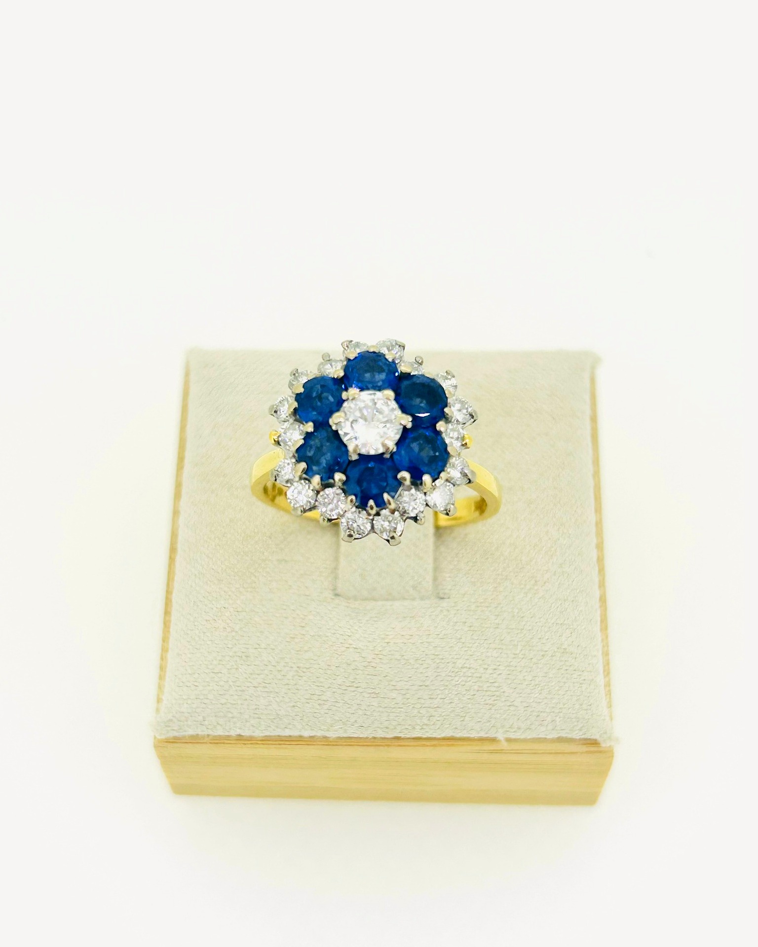 18-carat White Gold Yellow Gold Diamond & Sapphire Ring, Cluster ring with diamond and sapphire stones.
