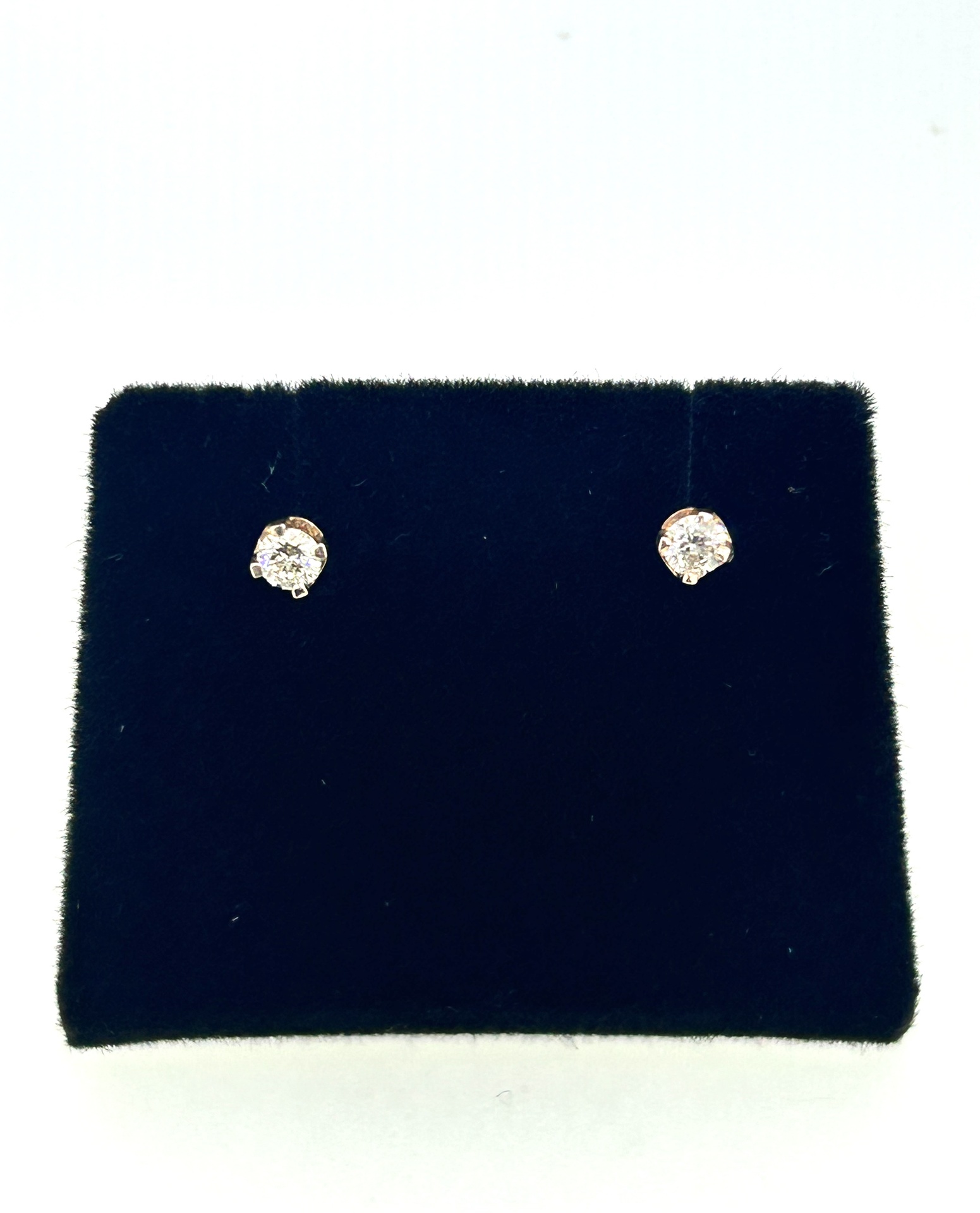 9-carat Yellow Gold Diamond Stud Earrings, Diamond stud earrings in yellow gold.
