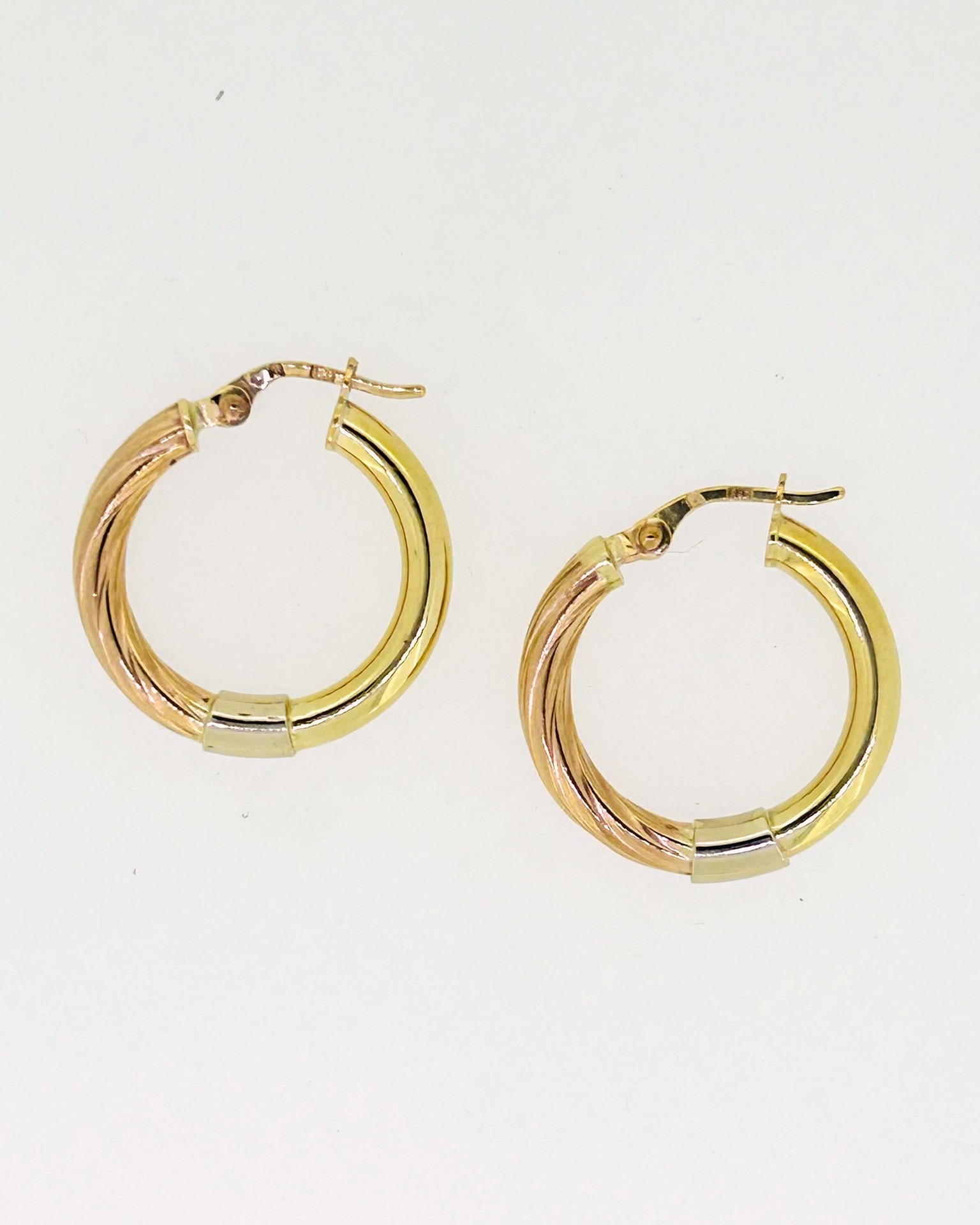 9-carat Yellow and Rose Gold Twist Hoop Earrings, Twist-detail hoop earrings in yellow and rose gold. Weight: 2.5 g.