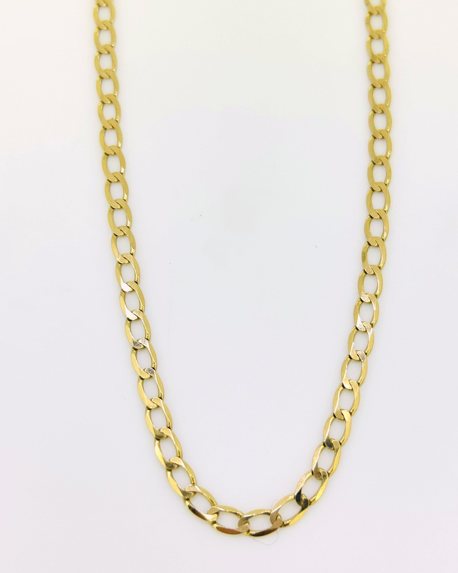 9-carat Yellow Gold Open Curb Link Necklace, 40 cm necklace. Weight: 5 g.