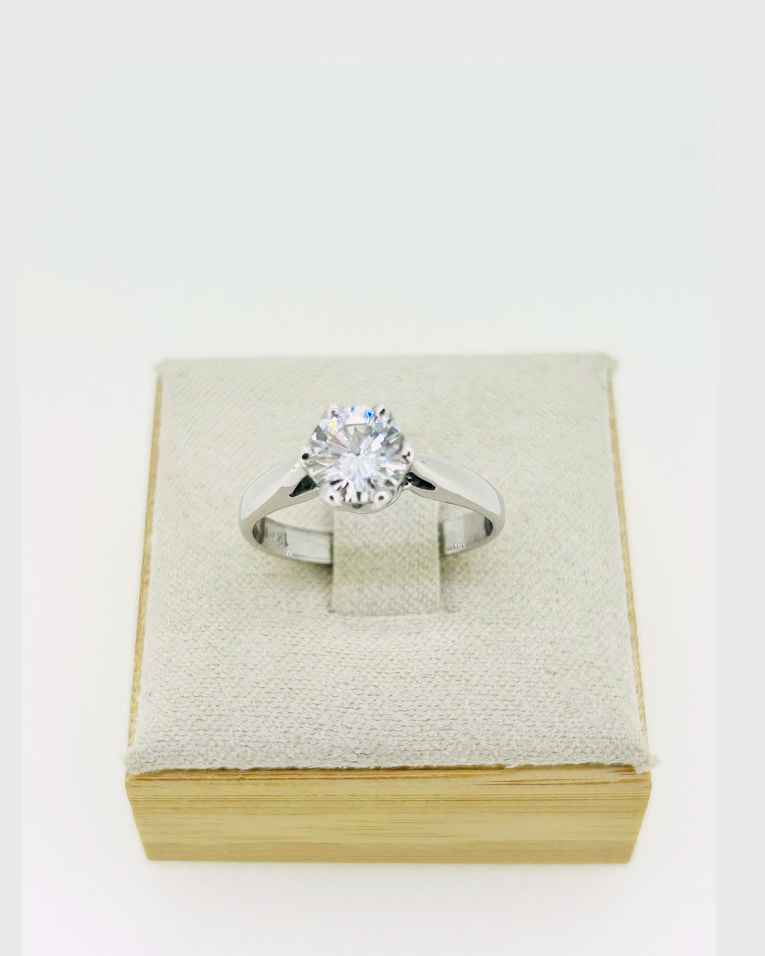18 carat White Gold Diamond Solitaire Ring, A sparkling 0.98 carat diamond set in white gold