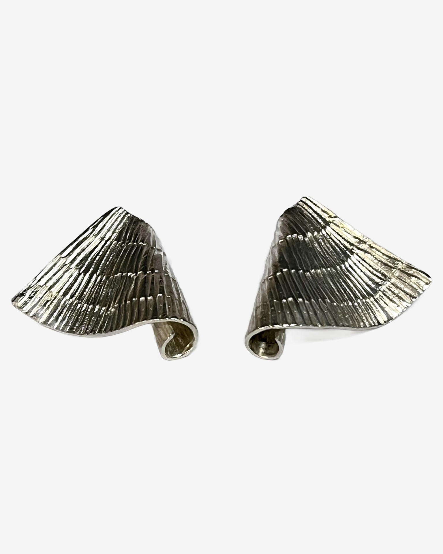 Silver Textured Fan Earrings, Weight: 9 g.