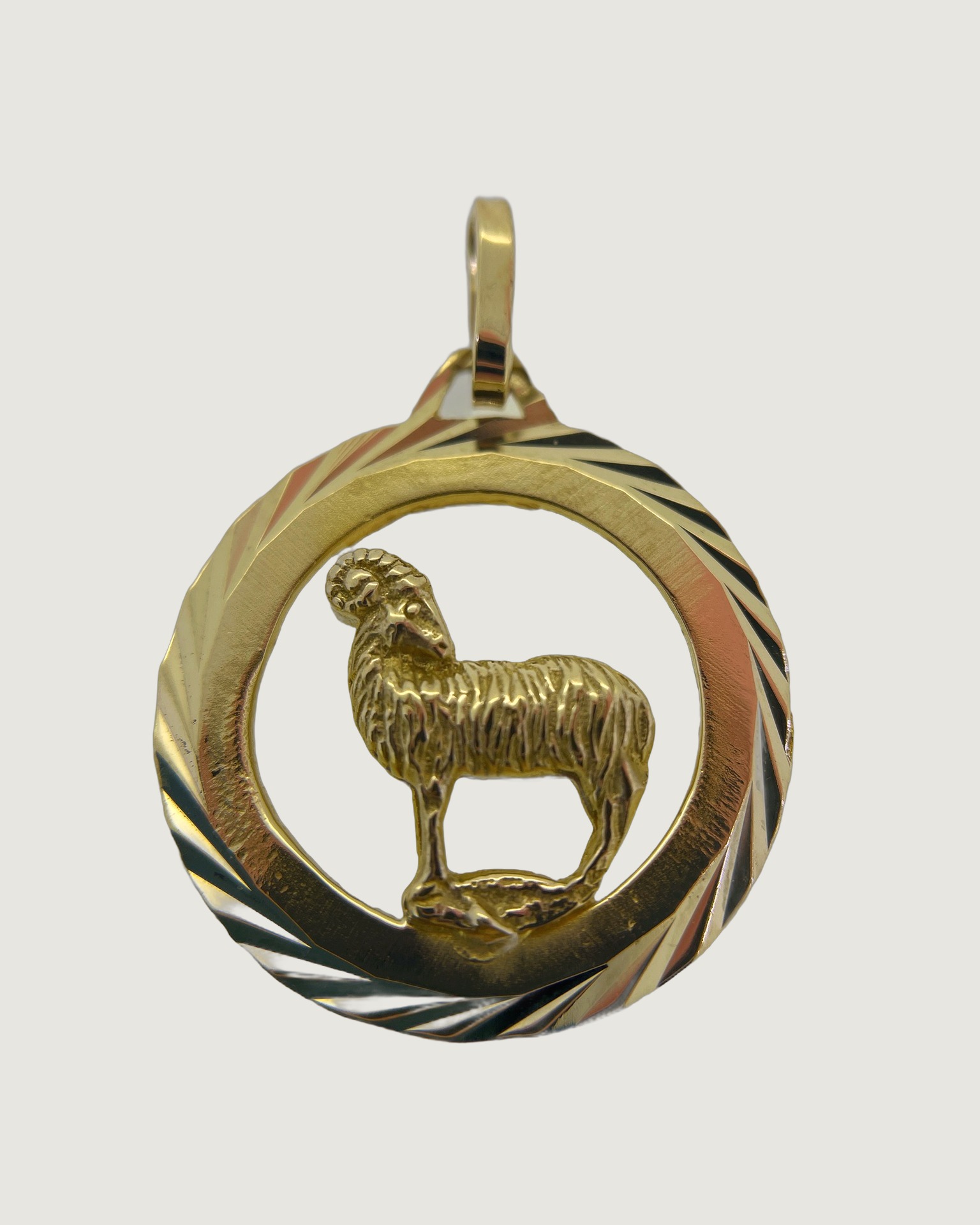 14-carat Yellow Gold Aries Ram Pendant, A ram-shaped pendant in Yellow Gold. Weight: 4.7 g.