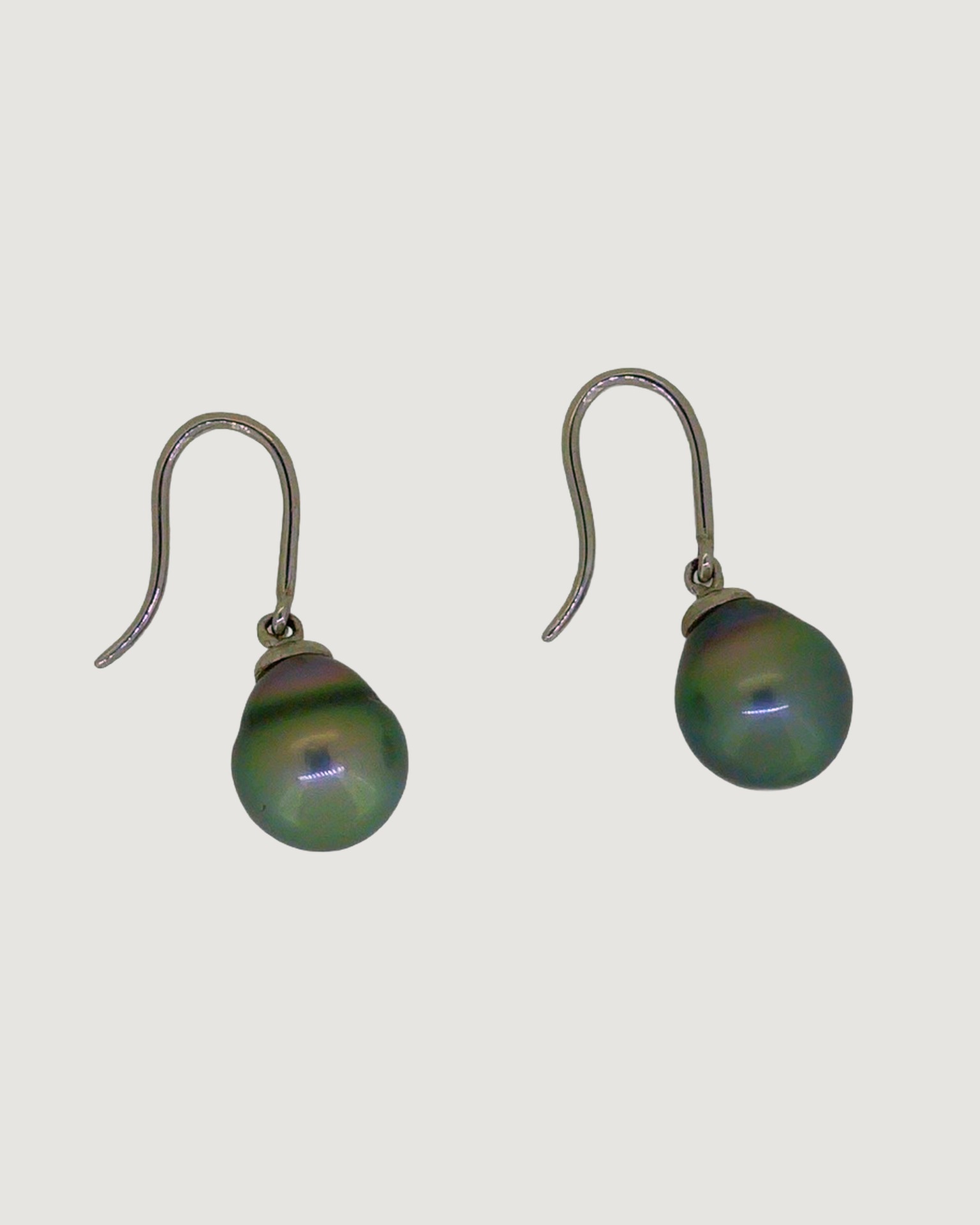 18-carat White Gold Tahitian Pearl Drop Earrings, Drop earrings with Tahitian pearls.