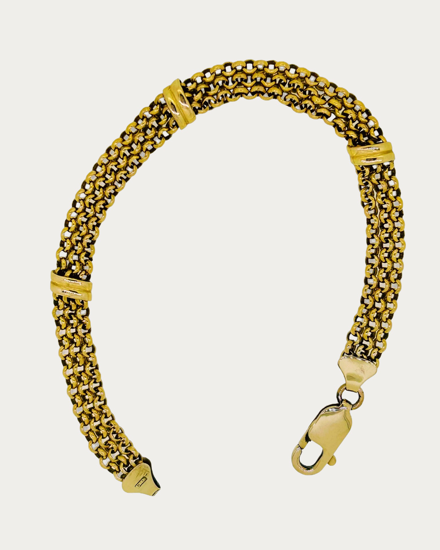 9-carat Yellow Gold 3 Row Belcher Bracelet, A 3 row belcher bracelet in yellow gold. Weight: 6.7 g.