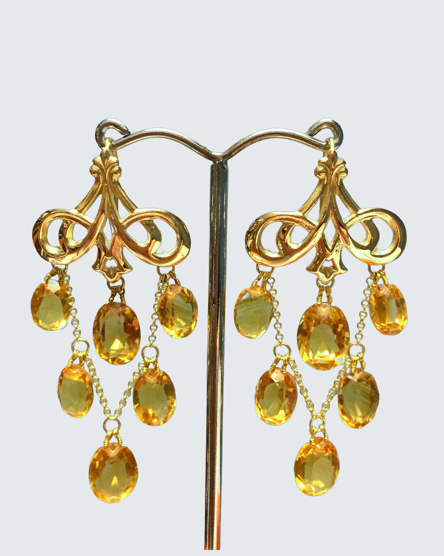 9-carat Yellow Gold Citrine Art Nouveau Drop Earrings, Art Nouveau style drop earrings in yellow gold with citrine.