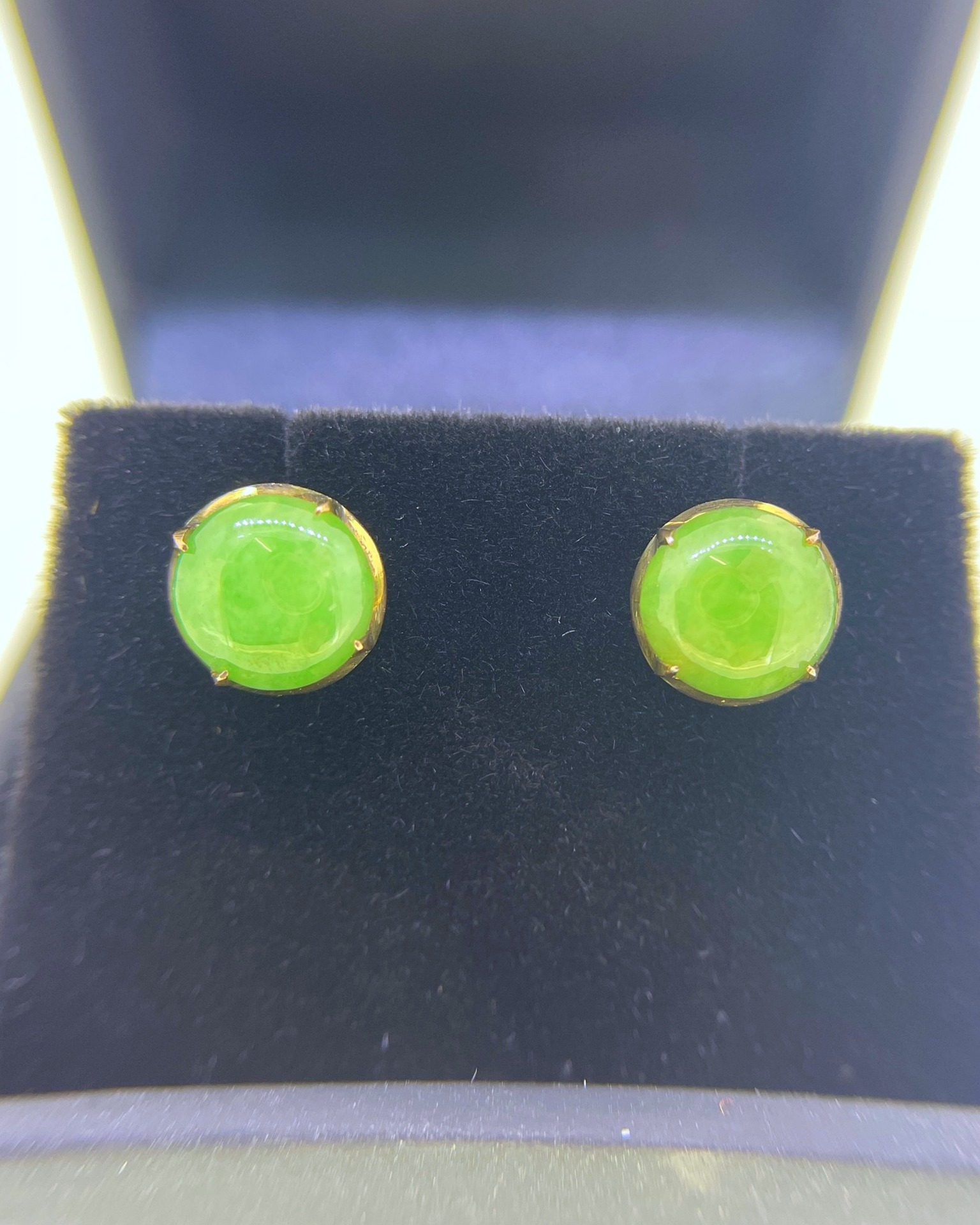 9-carat Yellow Gold Jade Stud Earrings, Round jade studs in 9-carat Yellow Gold.