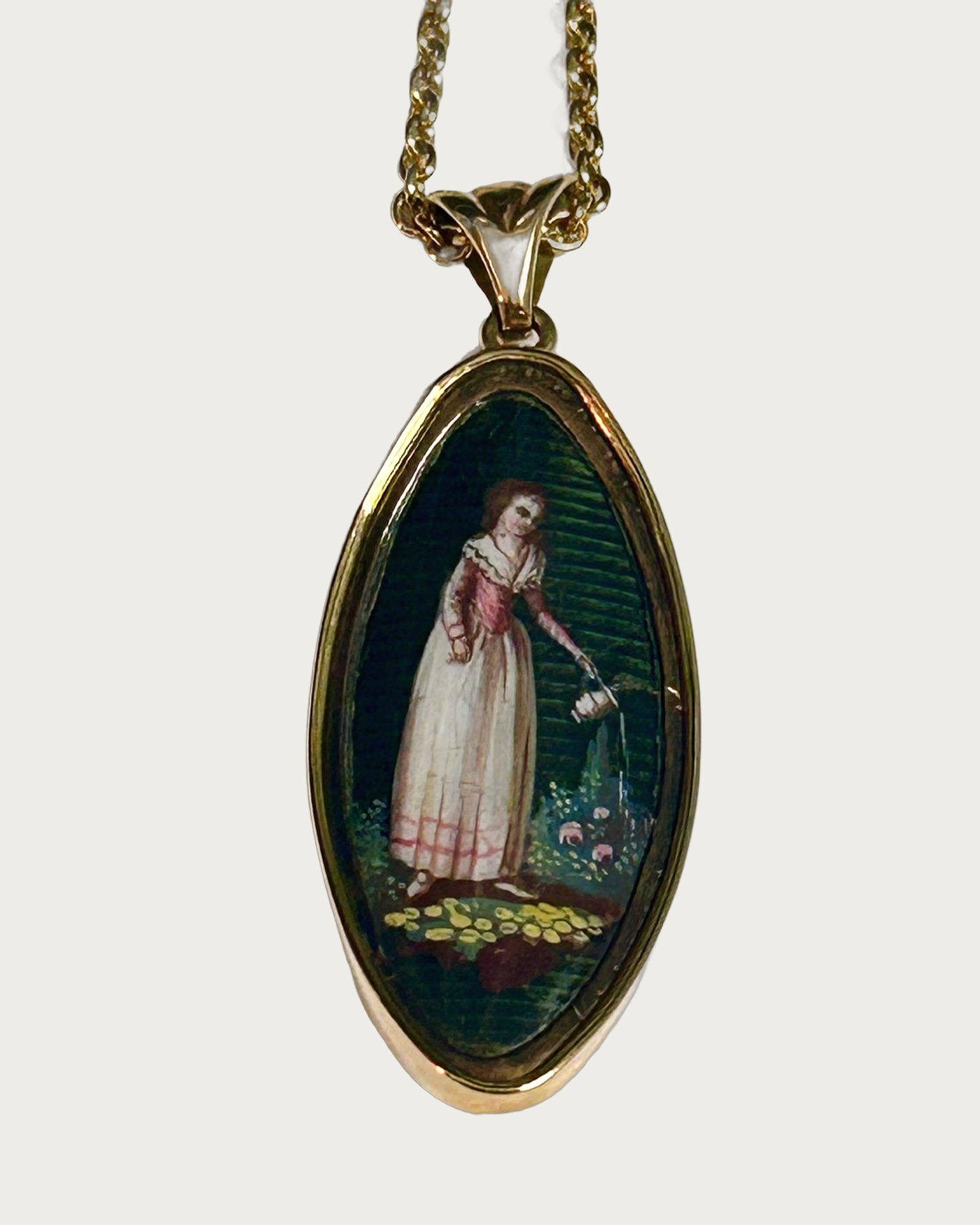 9-carat Yellow Gold enamel painting pendant, An oval yellow gold pendant with enamel painting detail.